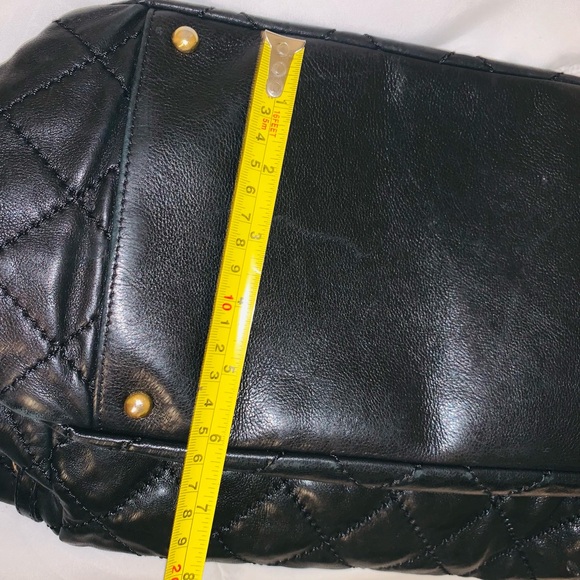 Chanel Black Quilted Leather Shoulder Bag - Picture 11 of 16
